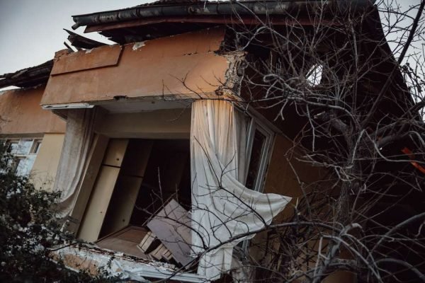 Panduan Kesiapsiagaan Gempa untuk Rumah Tangga di Ambon dan Maluku